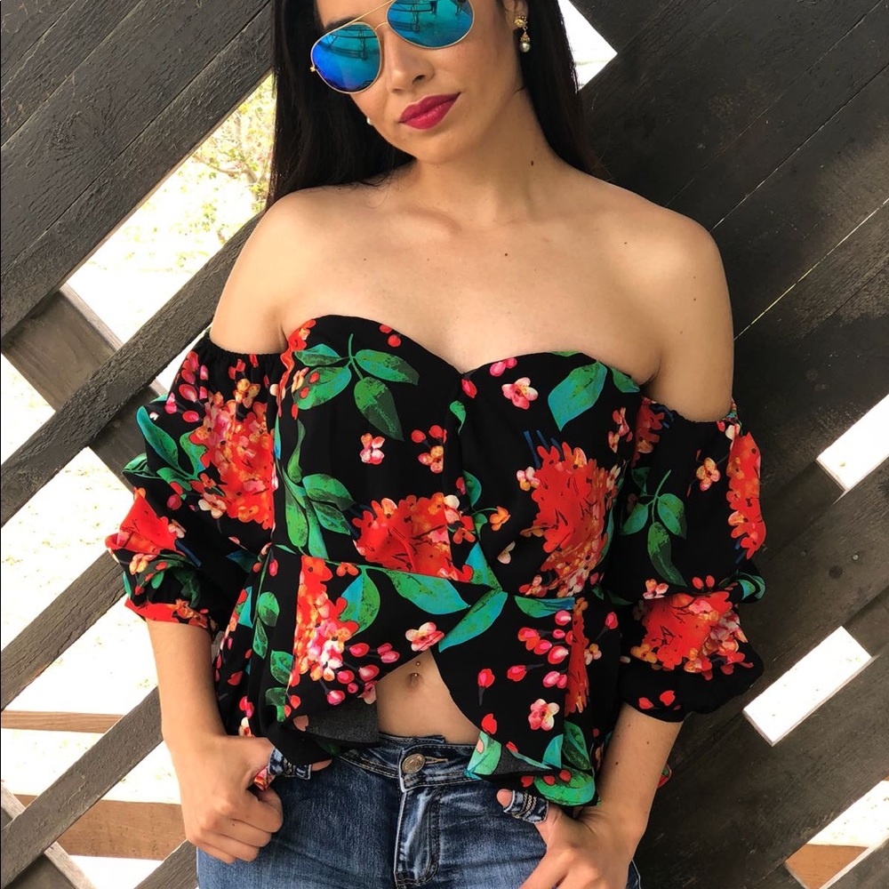 Beautiful Top - Picture 2 of 3